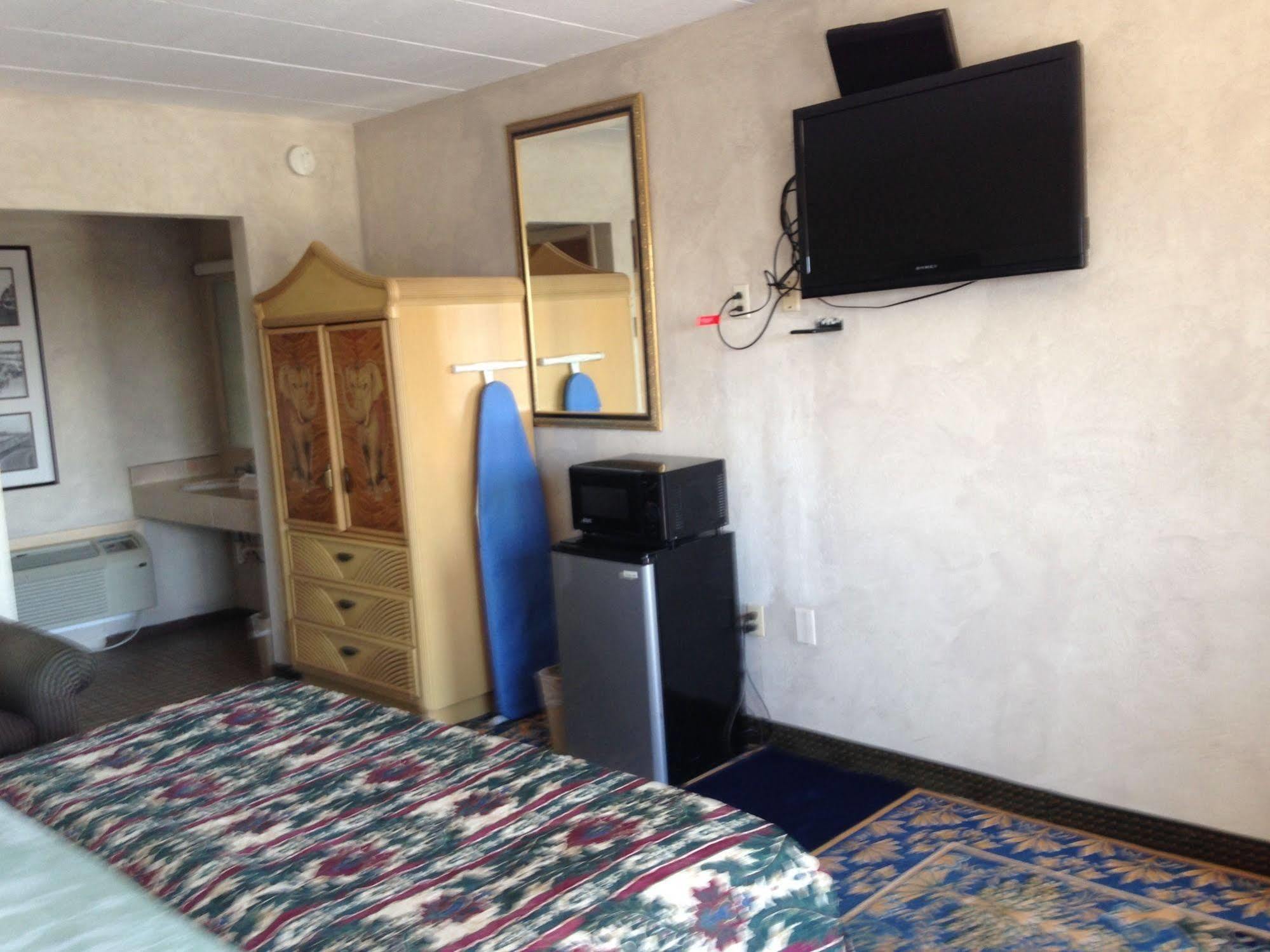 Super 8 By Wyndham Hazleton Motel Dış mekan fotoğraf